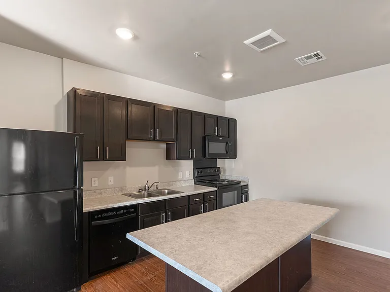 River West Apartments — Photo 44