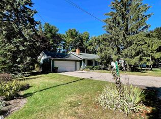 504 S Grand Ave, Leland, MI 49654