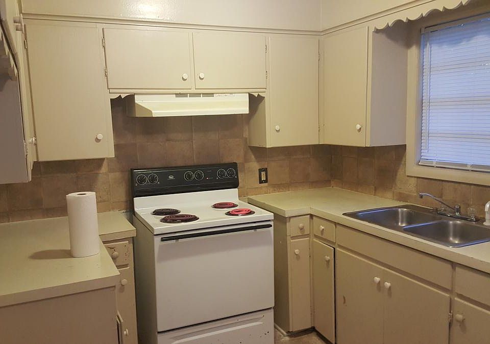 2nd image of 1620 S I St
