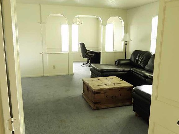 3rd image of 2206 Palomar St