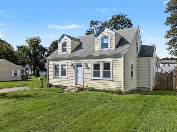 18 Townsend St, Barrington, RI 02806