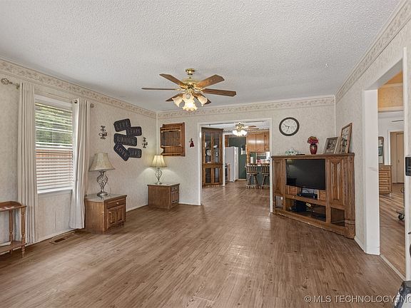 3rd image of 2130 E Oklahoma Pl