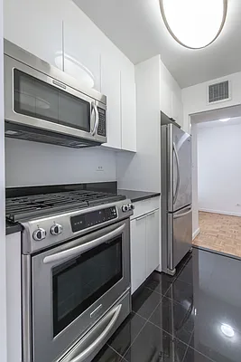 Rented by Solow Realty | media 4