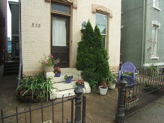 3rd image of 835 Greer St