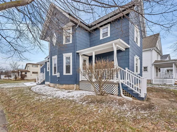 98 Pleasant Ave, Lancaster, NY 14086