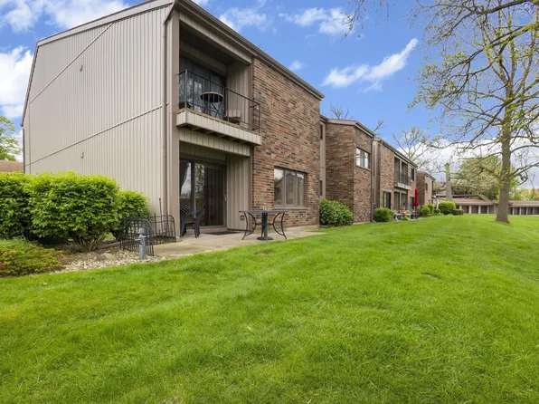 1935 New London Ct, South Bend, IN 46637