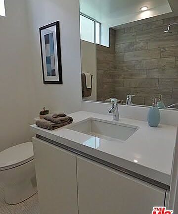 4th image of 1526 Armacost Ave APT 405