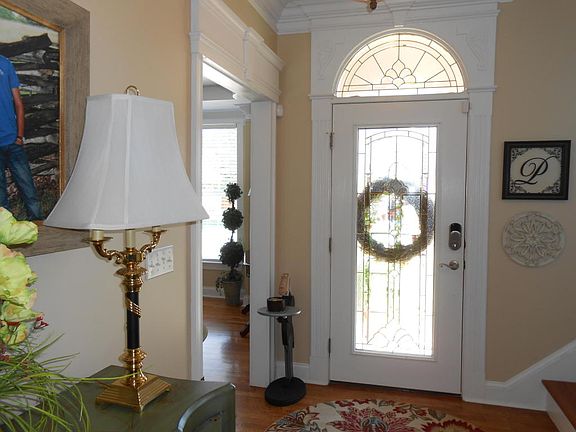 3rd image of 430 Champagne Cir