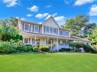 19 Bradl Ln, Nanuet, NY 10954