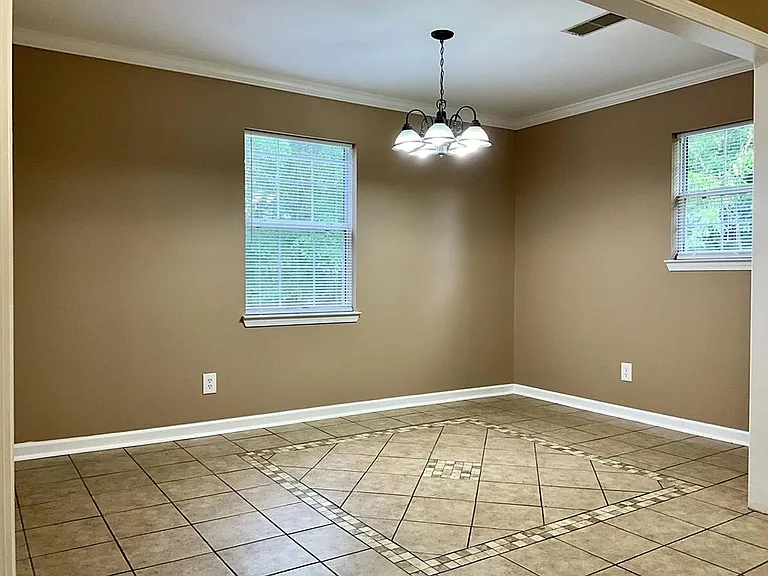 200 England Dr — Photo 4