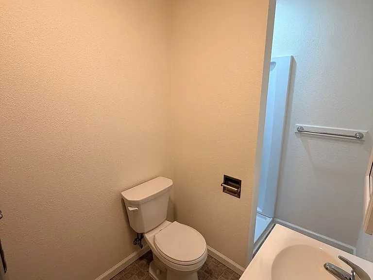 421 SE Main St #15 — Photo 5