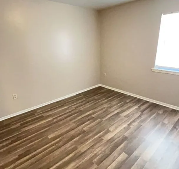 124 S Curtis St — Photo 3
