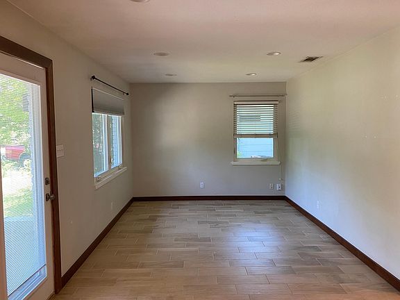 4th image of 501 Irma Dr #1