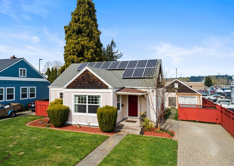 1st image of 109 6th Ave NW