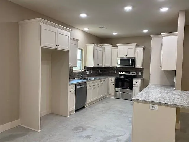 4 bed, 1660 sqft, $1,700 — Photo 4