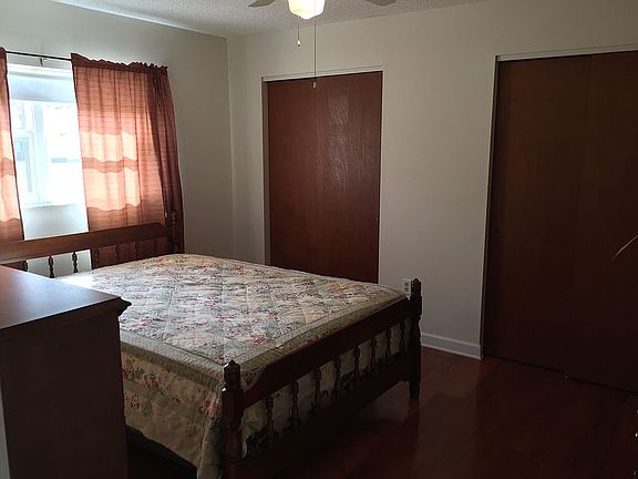 master with 2 closets