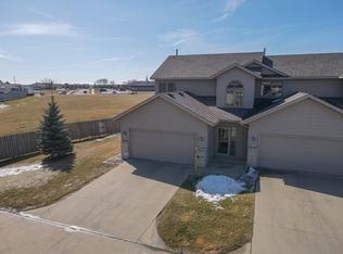 2738 Viola Heights Dr NE, Rochester, MN 55906