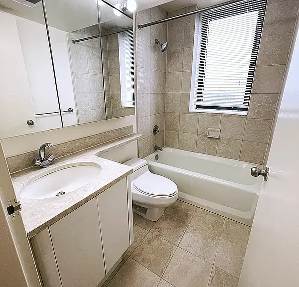 250 E 40th St #11A — Photo 8