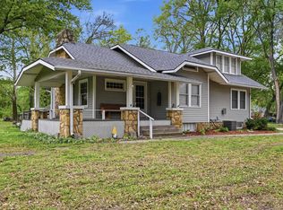 1607 NW Lower Silver Lake Rd, Topeka, KS 66608