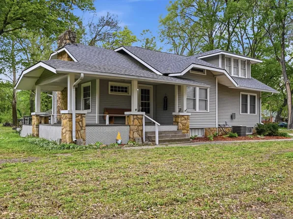 1607 NW Lower Silver Lake Rd, Topeka, KS 66608