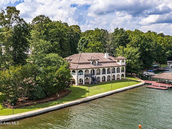 2nd image of 121 Pebble Beach Ln