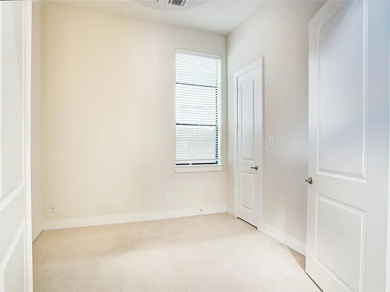 48 N Hutcheson St — Photo 3