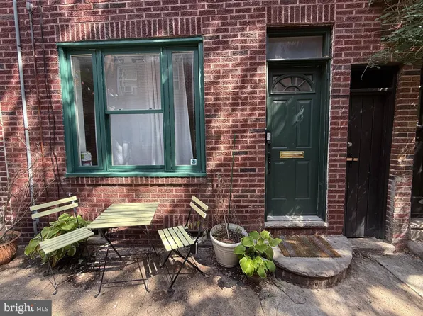 913 League St, Philadelphia, PA 19147