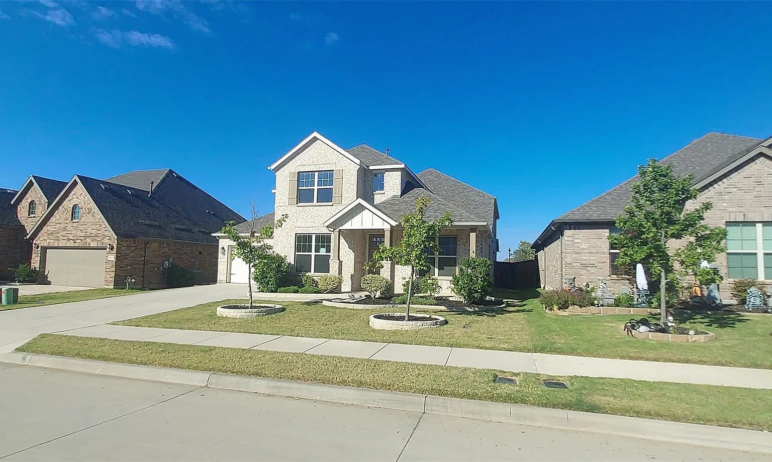 4 bed, 3624 sqft, $3,900 — Photo 3
