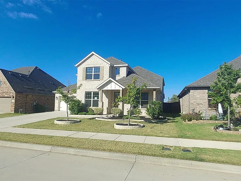 1905 Pecos Dr — Photo 1
