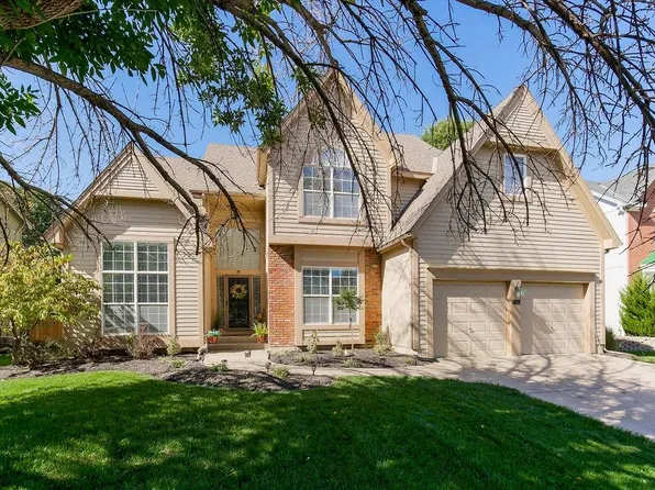 5112 W 157th Pl, Overland Park, KS 66224