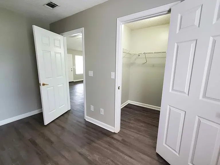 Holly Cove Apartments — Photo 29