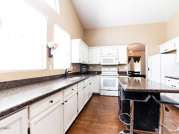 2nd image of 1431 E SAN REMO Avenue