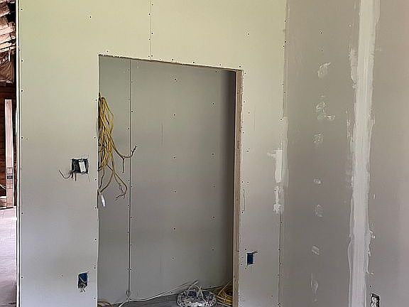3rd image of 543 Beaumont Ave