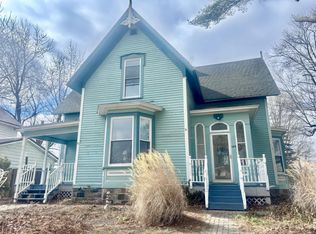 127 N 5th St, Edmore, MI 48829