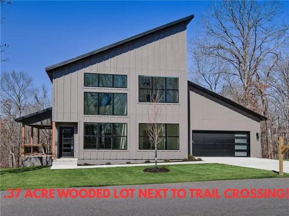 8 Cranfield Dr, Bella Vista, AR 72714