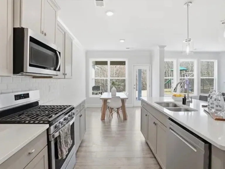 Pelham Glen Way — Photo 10
