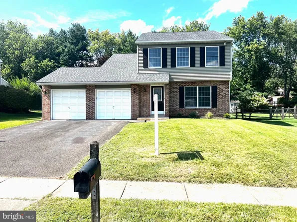 67 Jasen Dr, Chalfont, PA 18914