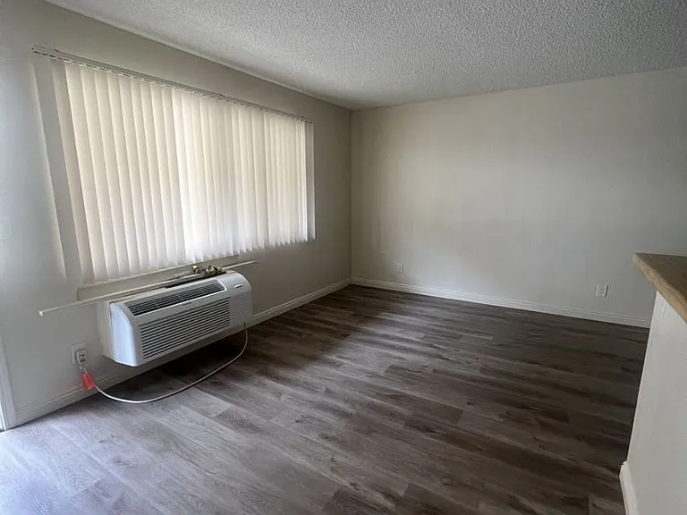 8541 Foothill Blvd., Sunland — Photo 3