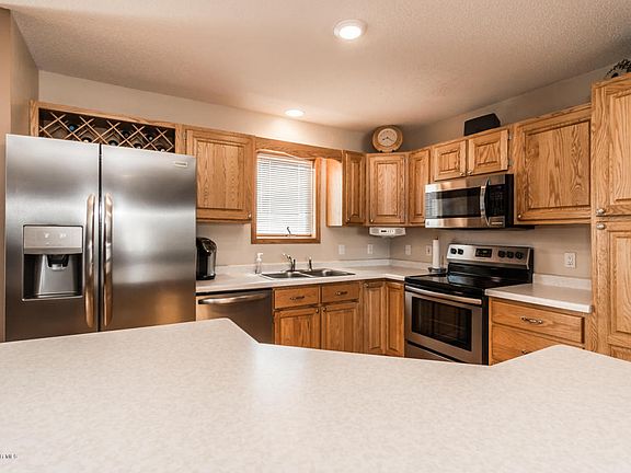 5th image of 1502 Saint Marys Dr