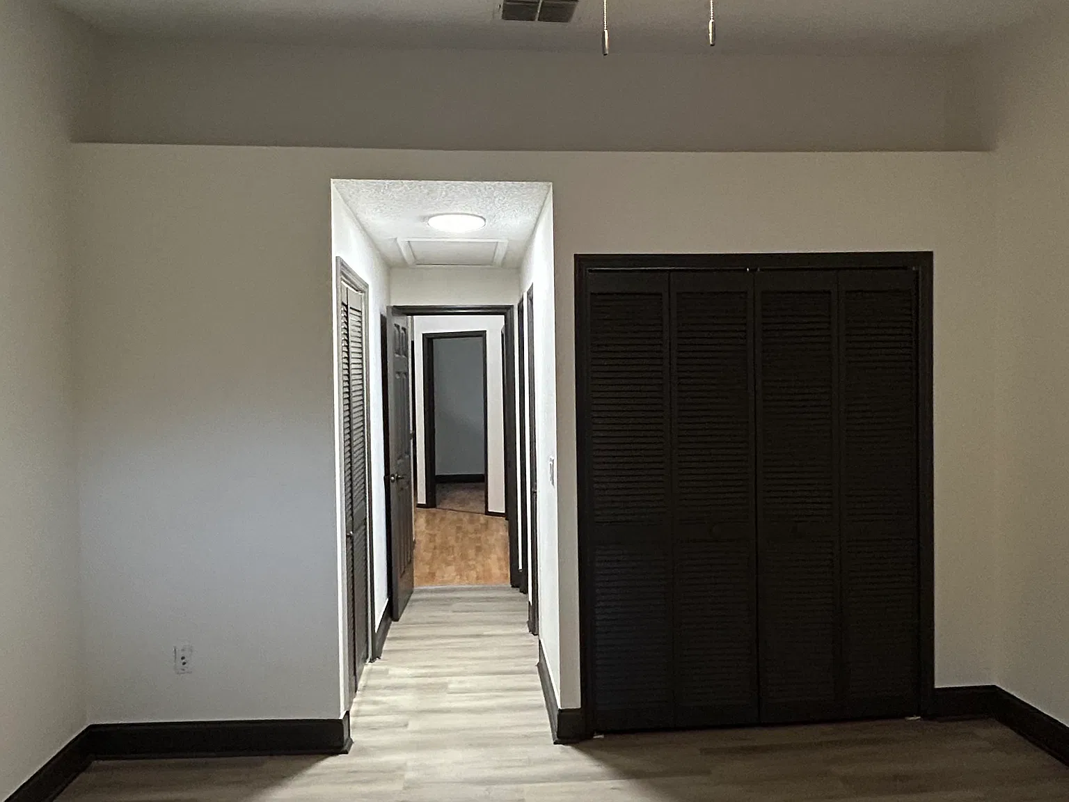 3 bed, 2.5 bath, 1296 sqft, $2,000 — Photo 3
