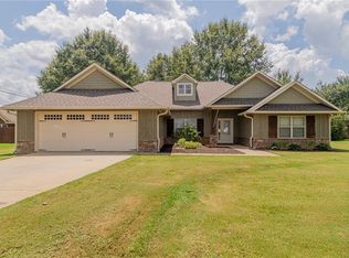 12 Farmboy Ct, Fort Mitchell, AL 36856