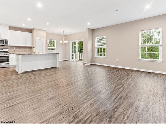 5th image of 214 Stonehurst Dr