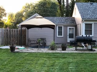 25590 Strawberry Ln, Southfield, MI 48033