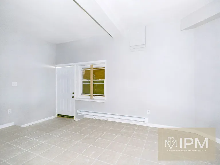 341 S 6th St — Photo 18