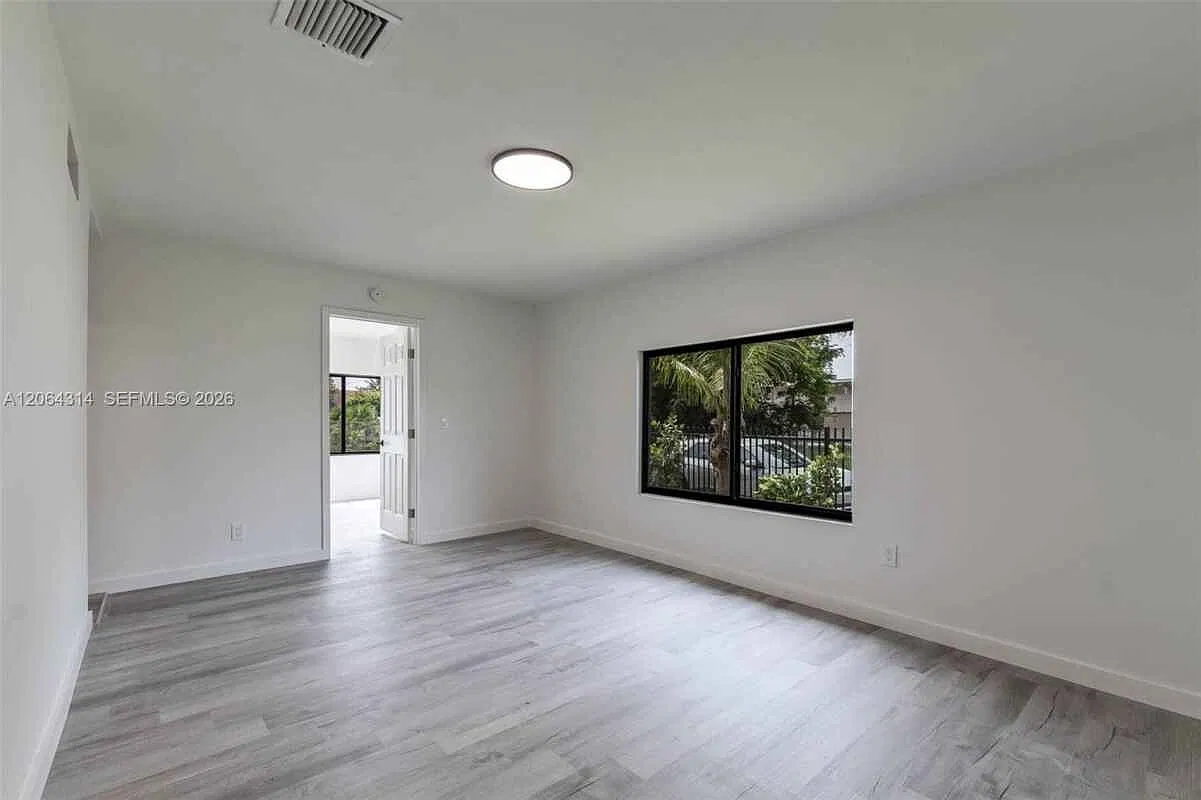 25 Nw 78th St # 1 Miami, Fl 33150 — Photo 2