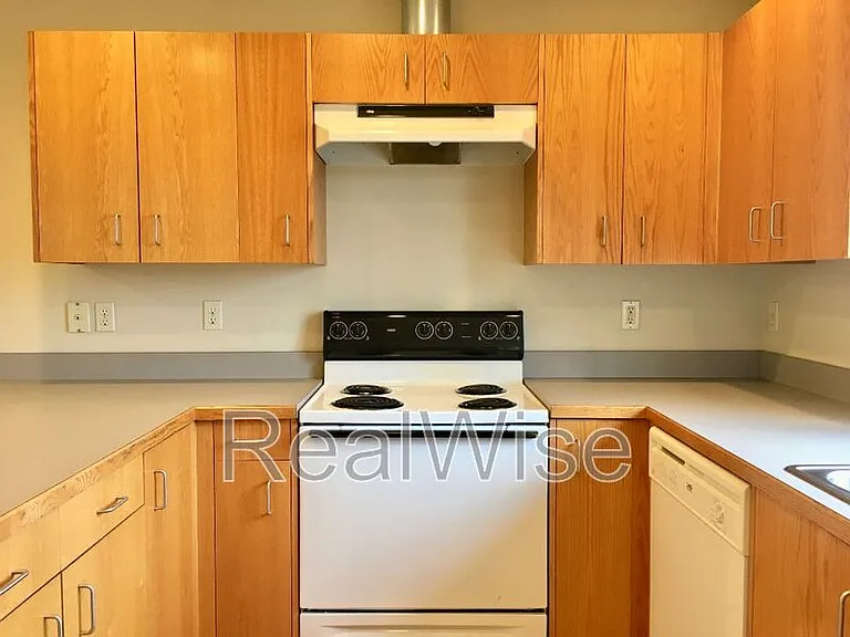 219 NW 6th St #3 — Photo 4