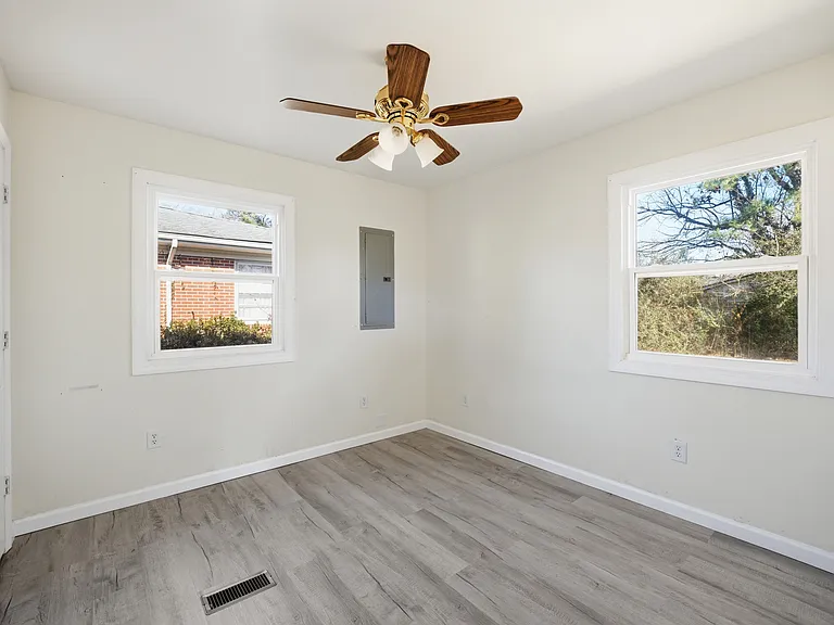 1212 Harris Dr — Photo 6