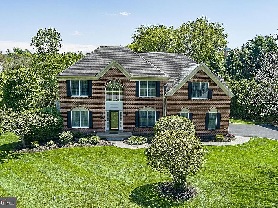 1st image of 402 Chrislena Ln