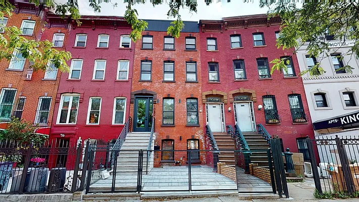 Sold by Platt New York | media 29