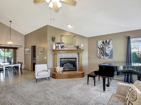 3rd image of 123 Primrose Ln